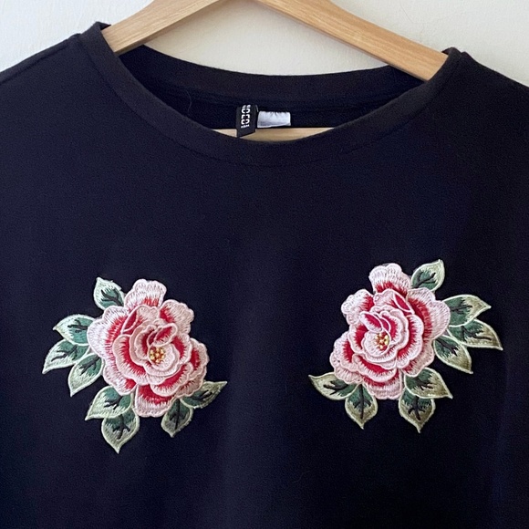 🛍BOGO🛍 H&M Embroidered Crop Top - Picture 6 of 6